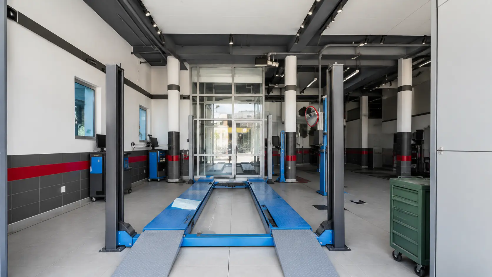 Wheel alignment bay at D.A.J.M.I.